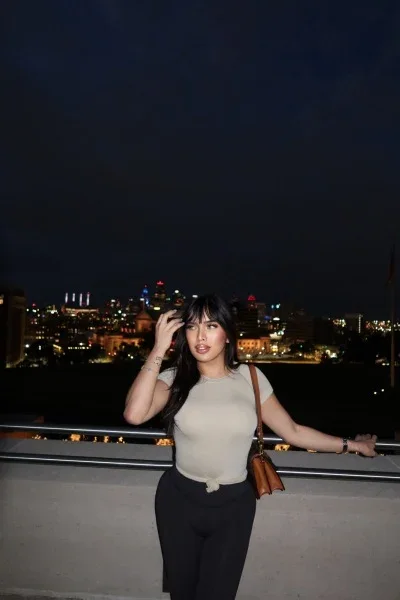 Yiu Wai, photo 4
