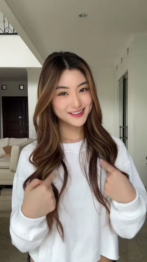 Video from Katrin's profile, Hong Kong
