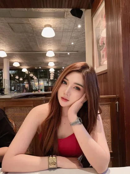 Luna, escort in Hong Kong, photo 1