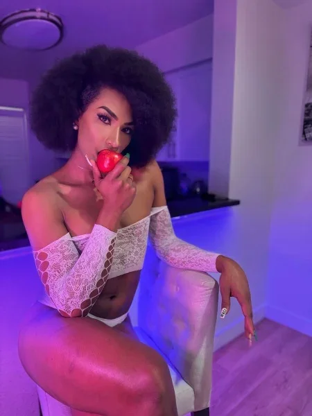 NahomyHott, photo 6