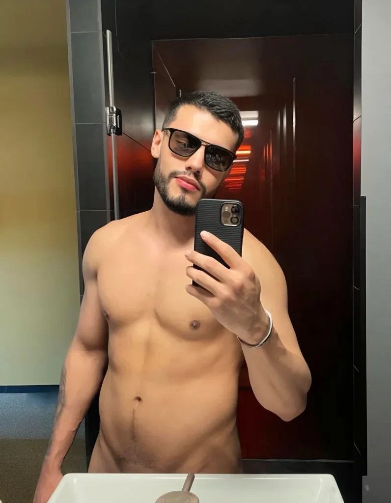 AlexanderBull, photo 1