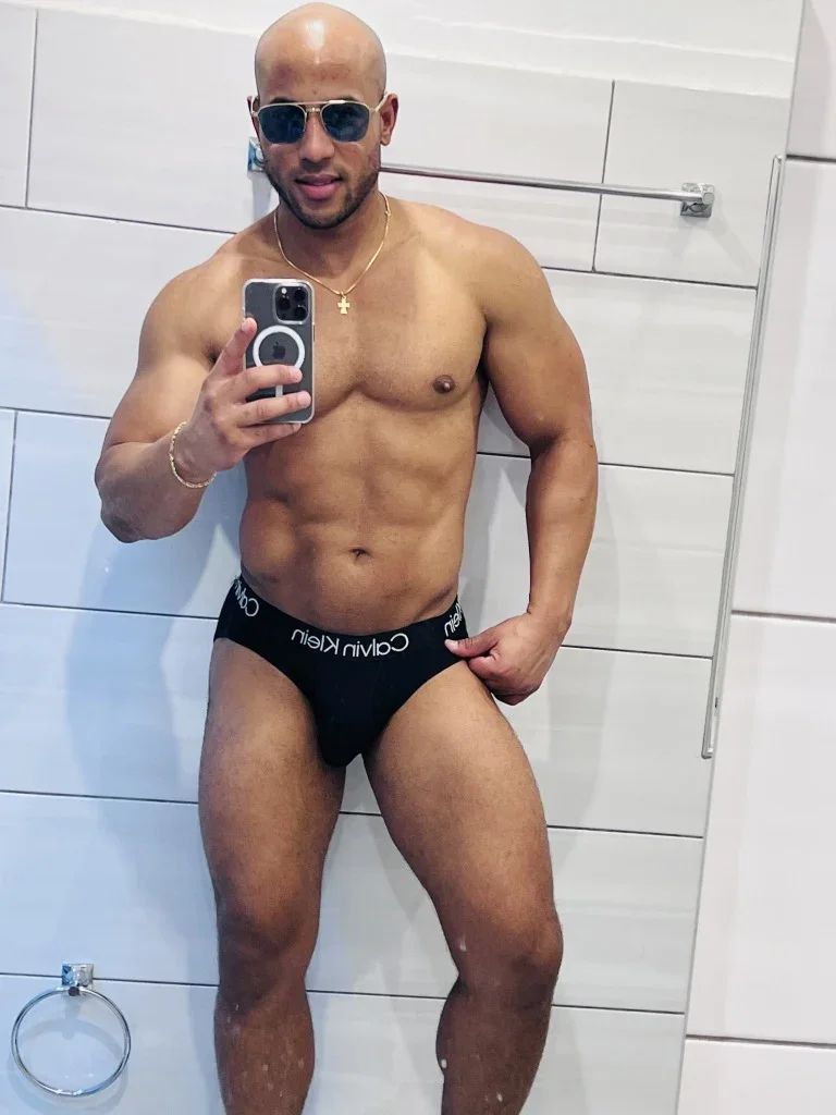 Alex Hotcuban, photo 3