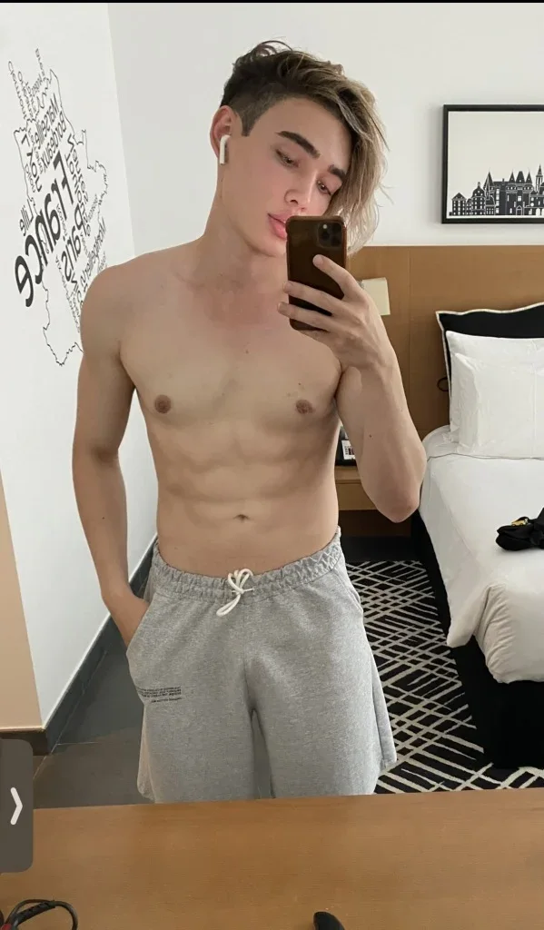 Alexxxie, photo 2
